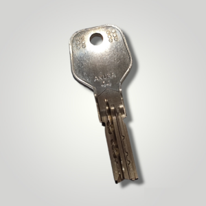 Chiave EVVA Akura 44 con fresature e fori di sicurezza