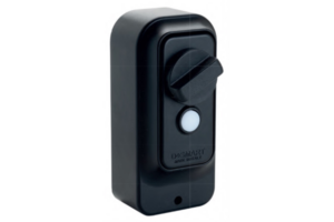 Dispositivo elettronico DSmart 2.0 Securemme per il controllo accessi domestico, con manopola di sblocco e pulsante centrale. Ideale per porte blindate moderne.